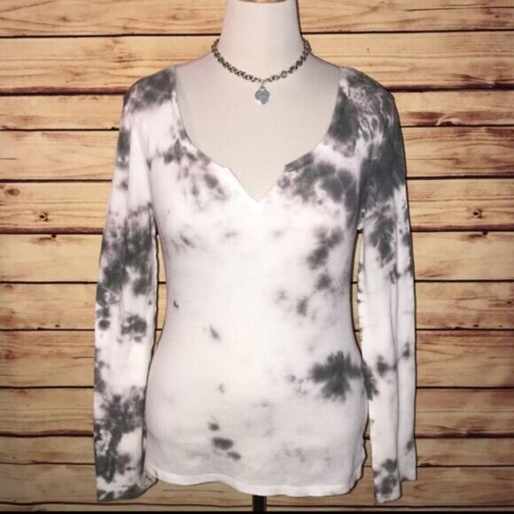 If it were me tie dye grey white large thermal v neck top - Picture 1 of 6